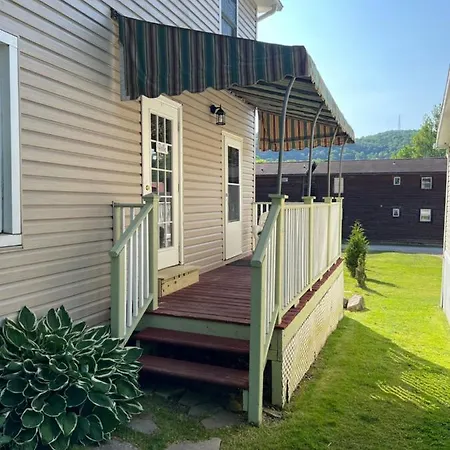 Stay In Ohiopyle In The Middle Of Town By The Gap Trail Exterior photo