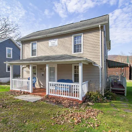 Stay In Ohiopyle In The Middle Of Town By The Gap Trail Exterior photo